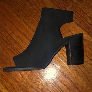 Vionic black heel booties